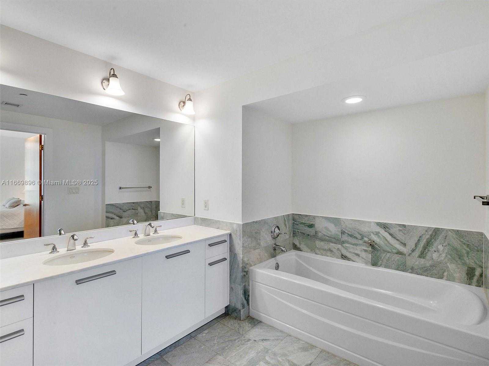 Small Image of 1060 BRICKELL AVE #3117, Miami Number 9