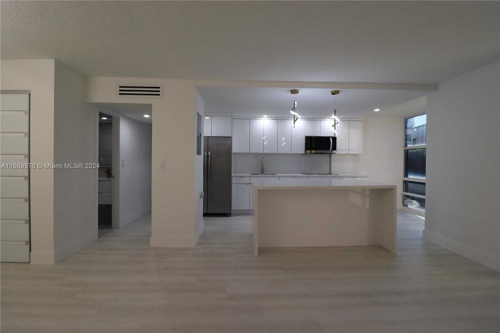Small Image of 210 172ND ST #332, Sunny Isles Beach Number 3