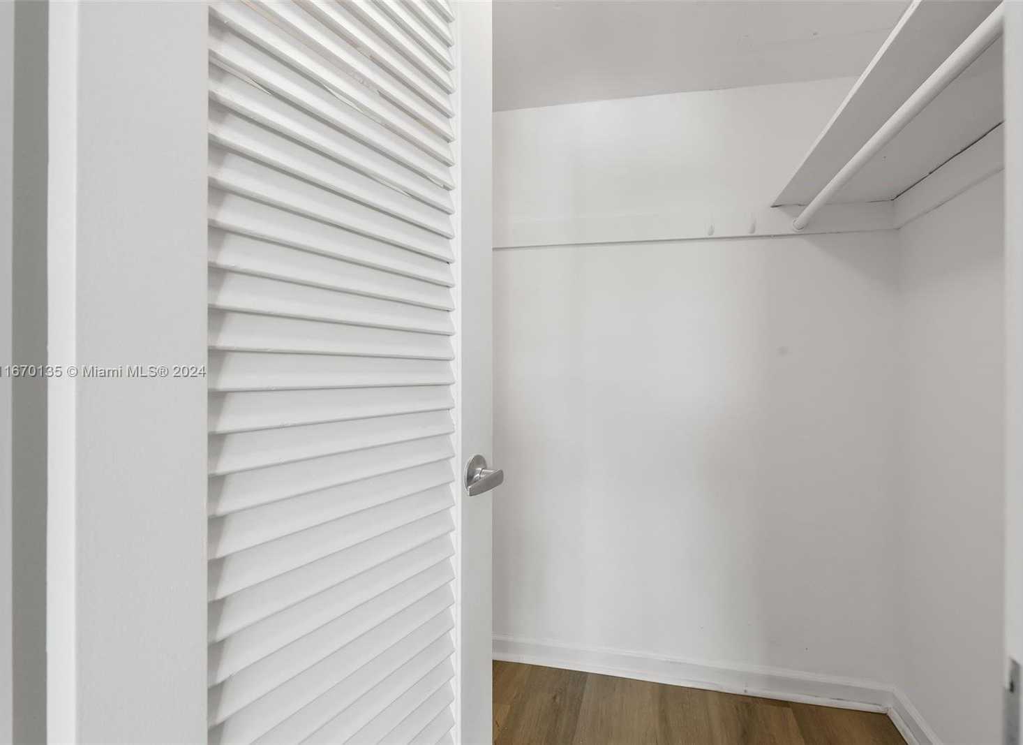 Small Image of 3001 SOUTH OCEAN DR #429, Hollywood Number 9