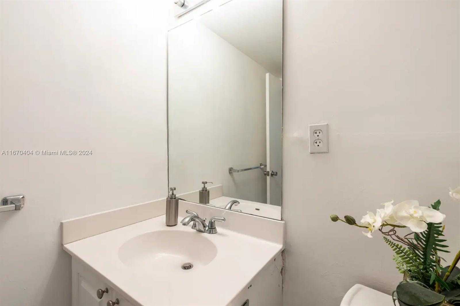 Small Image of 19370 COLLINS AVE #207, Sunny Isles Beach Number 4