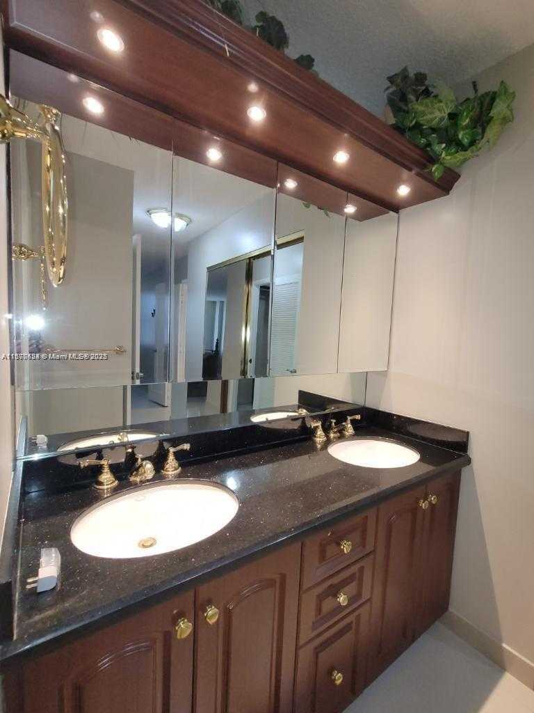 Small Image of 3800 SOUTH OCEAN DR #1407, Hollywood Number 9