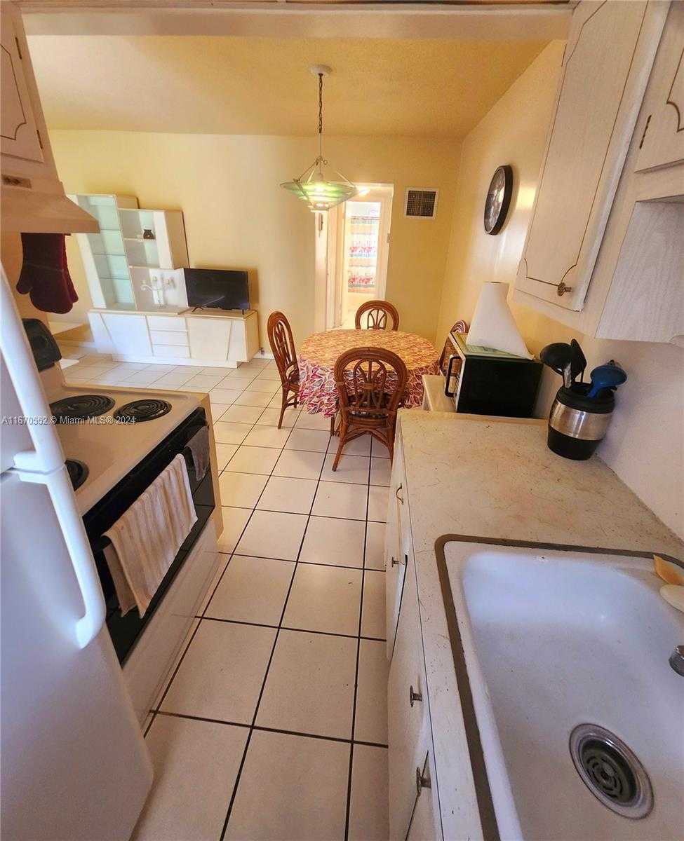 Small Image of 2145 PIERCE ST #205, Hollywood Number 8