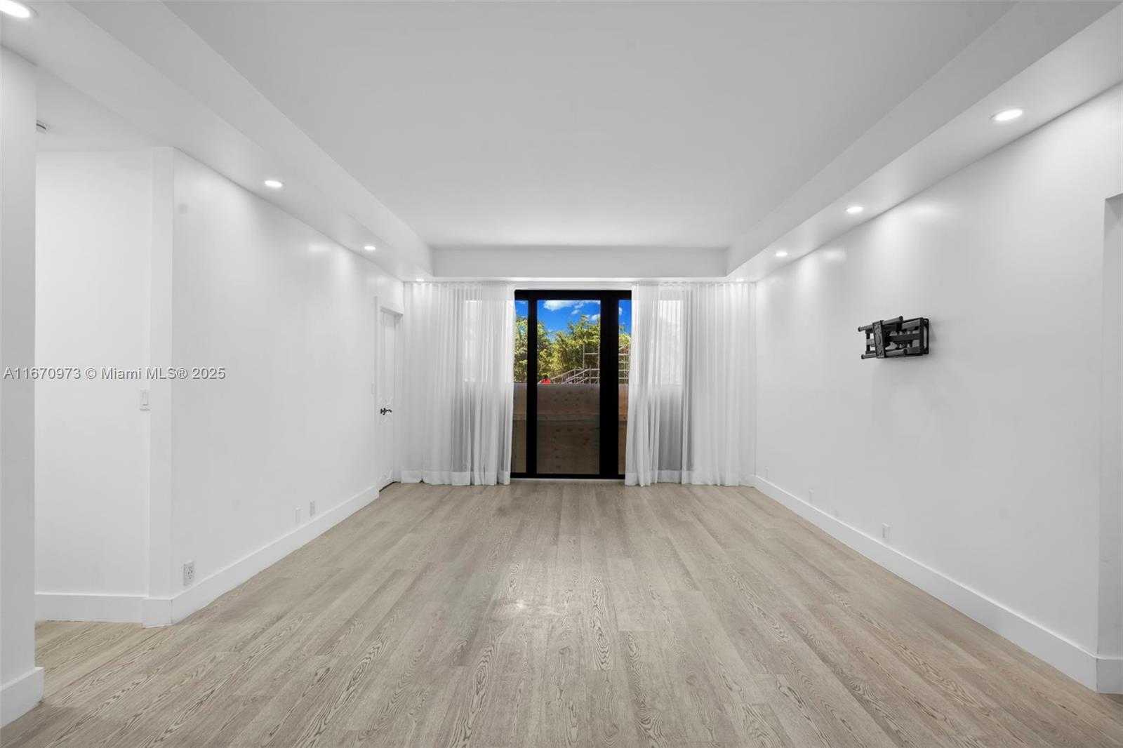 Small Image of 1121 CRANDON BLVD #E105, Key Biscayne Number 9