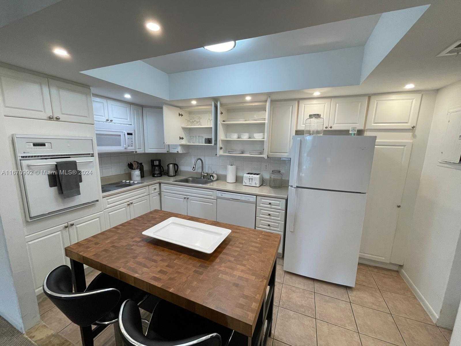 Small Image of 19370 COLLINS AVE #222, Sunny Isles Beach Number 3
