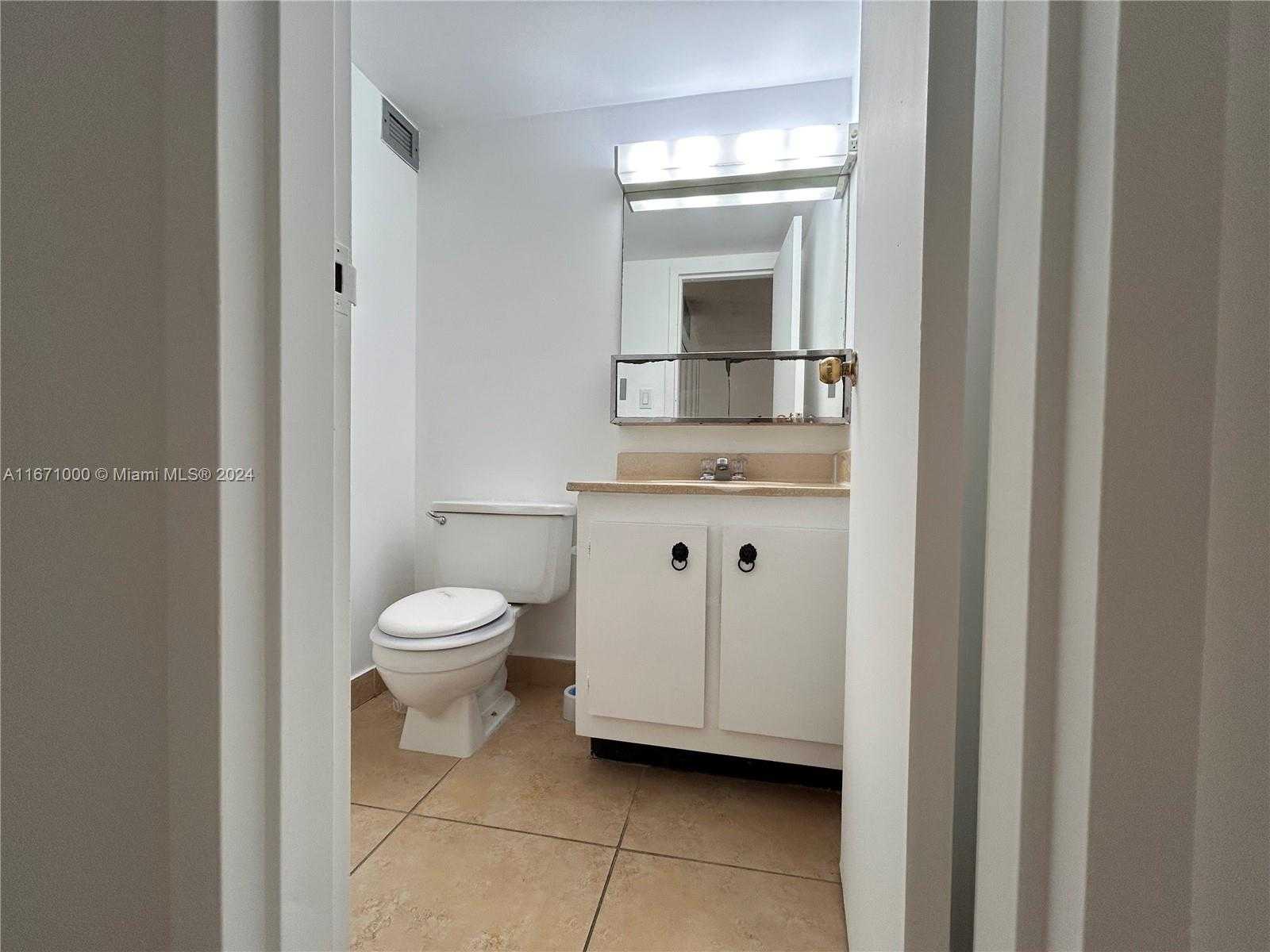 Small Image of 16919 NORTH BAY RD #204, Sunny Isles Beach Number 19