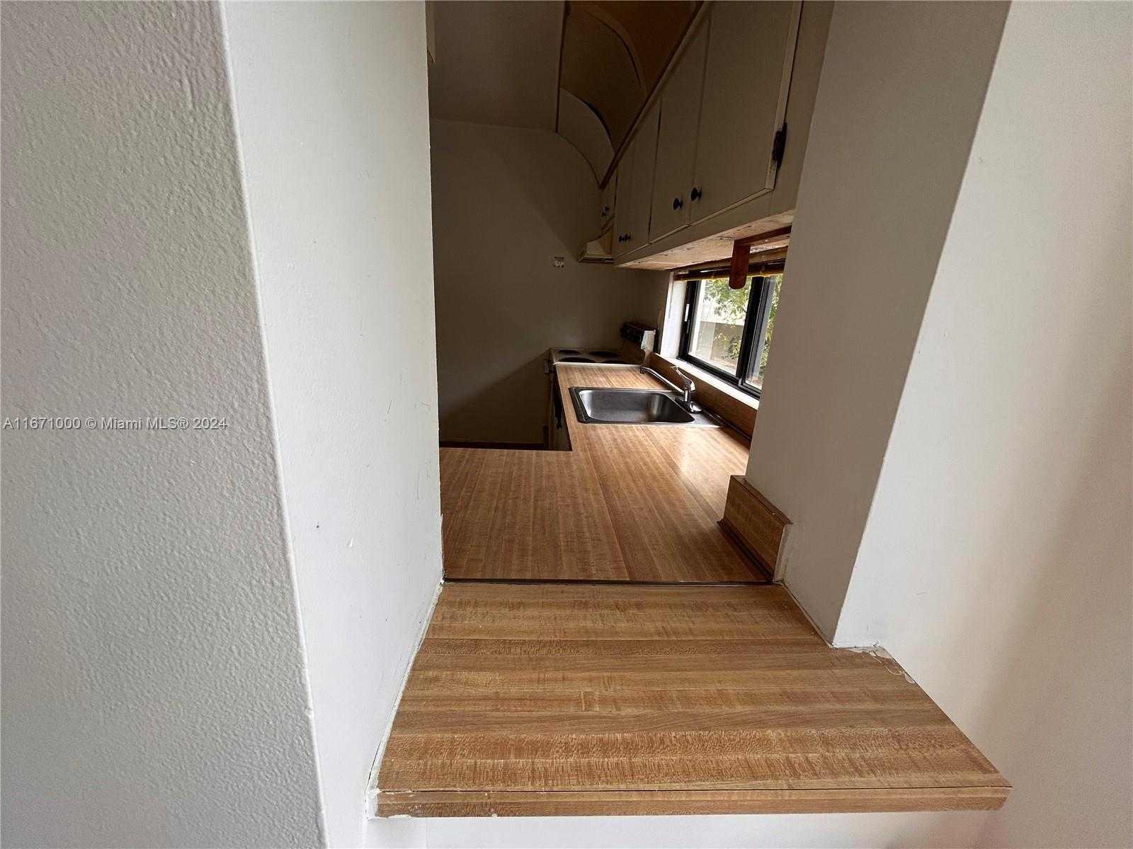 Small Image of 16919 NORTH BAY RD #204, Sunny Isles Beach Number 21