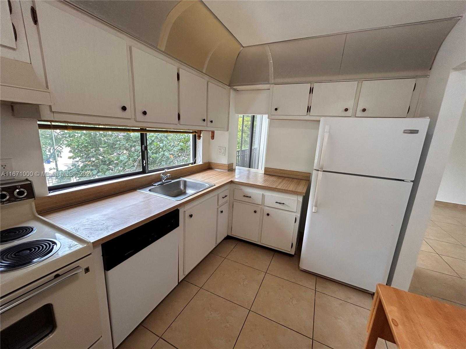 Small Image of 16919 NORTH BAY RD #204, Sunny Isles Beach Number 23