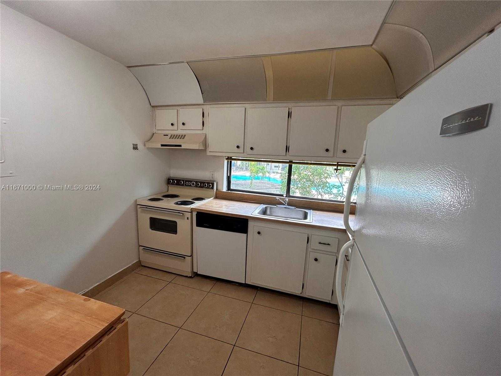 Small Image of 16919 NORTH BAY RD #204, Sunny Isles Beach Number 24