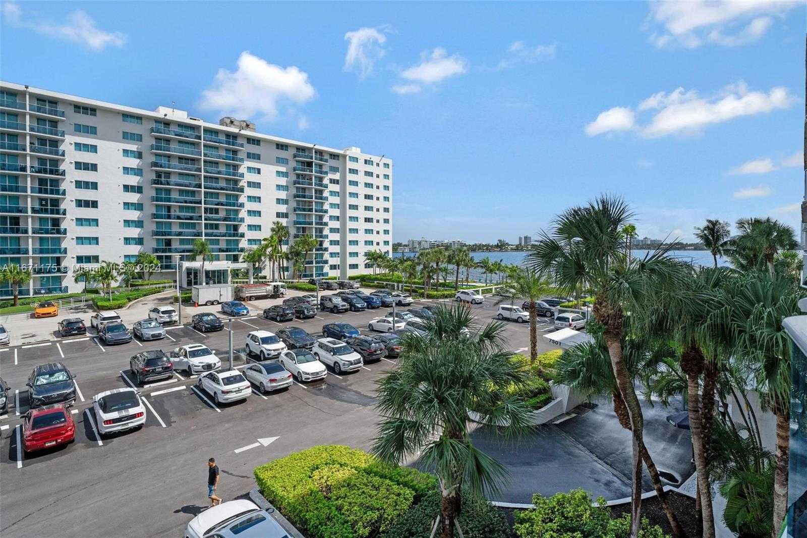 Small Image of 7501 EAST TREASURE DR #3M, North Bay Village Number 17
