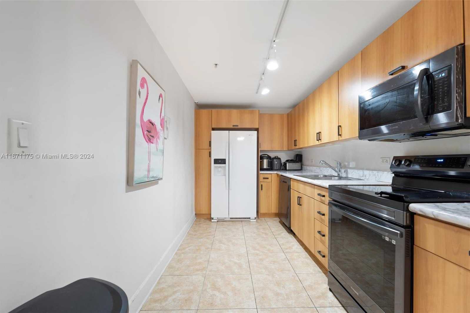 Small Image of 7501 EAST TREASURE DR #3M, North Bay Village Number 5