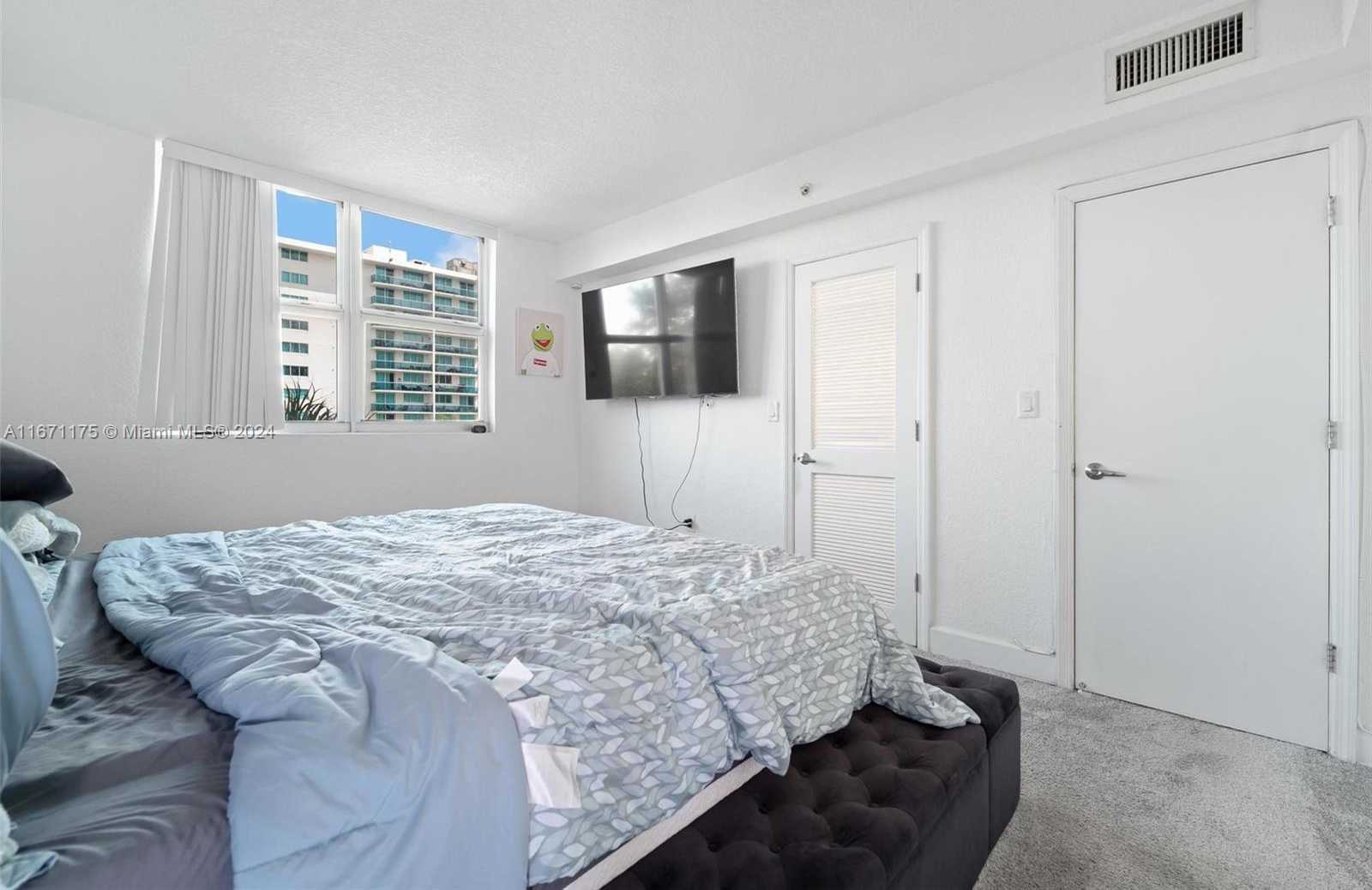 Small Image of 7501 EAST TREASURE DR #3M, North Bay Village Number 8