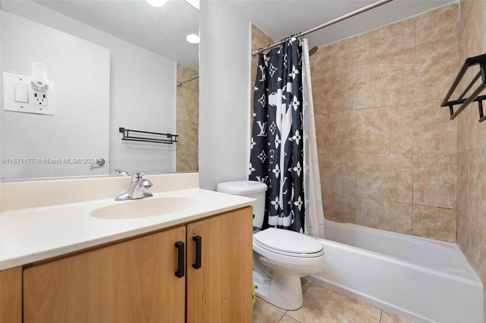 Small Image of 7501 EAST TREASURE DR #3M, North Bay Village Number 9