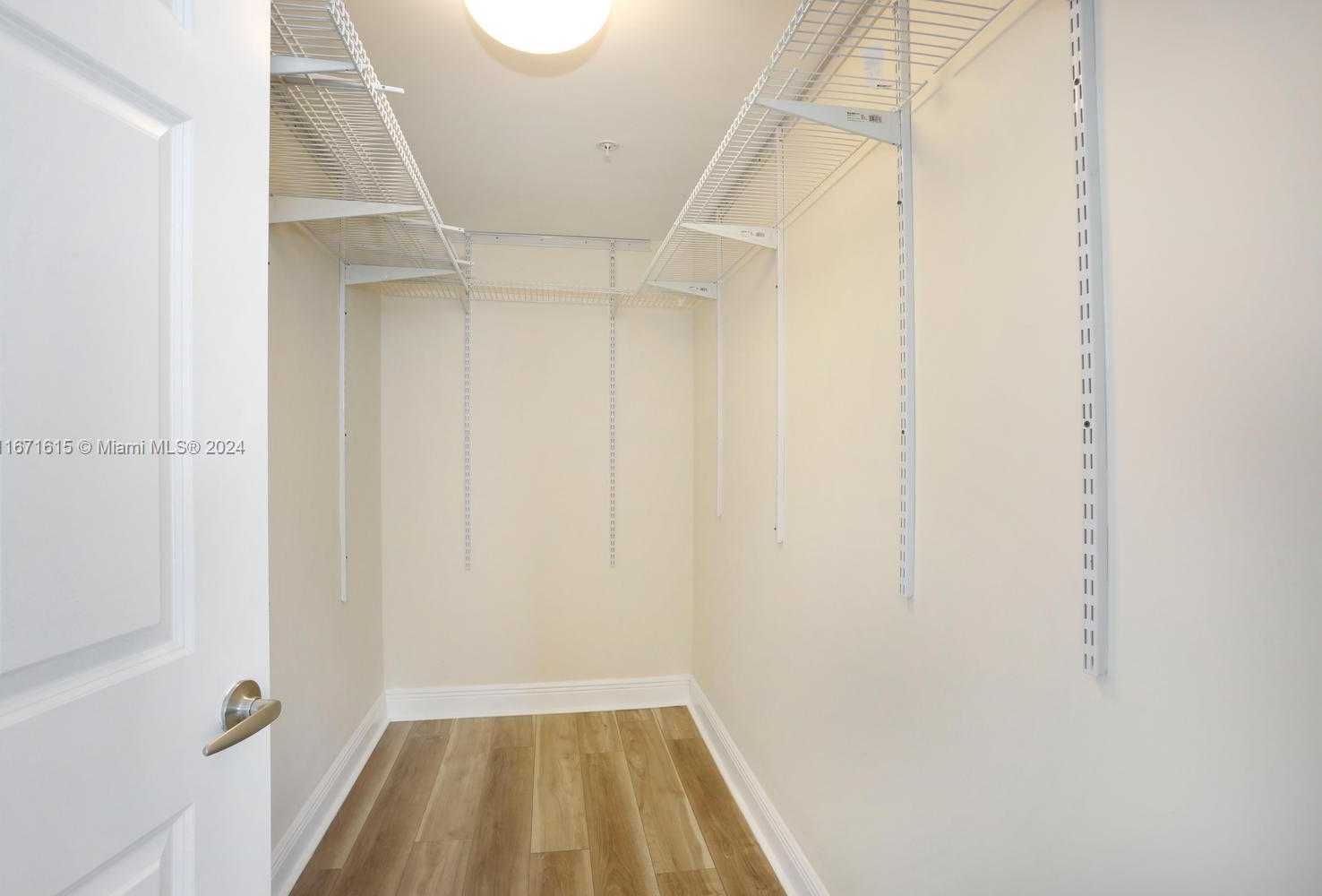 Small Image of 900 SW 8th St, Miami, FL 33130, USA Number 13