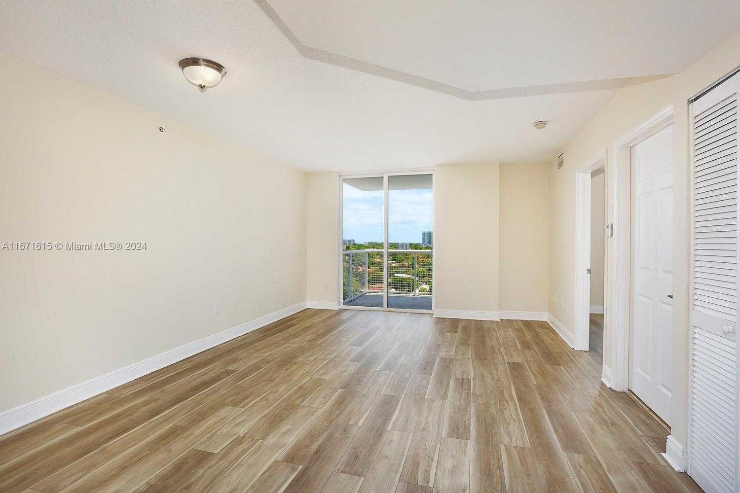 Small Image of 900 SW 8th St, Miami, FL 33130, USA Number 5