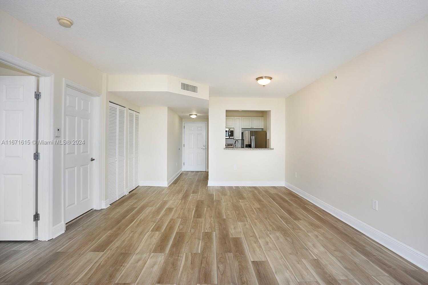 Small Image of 900 SW 8th St, Miami, FL 33130, USA Number 7