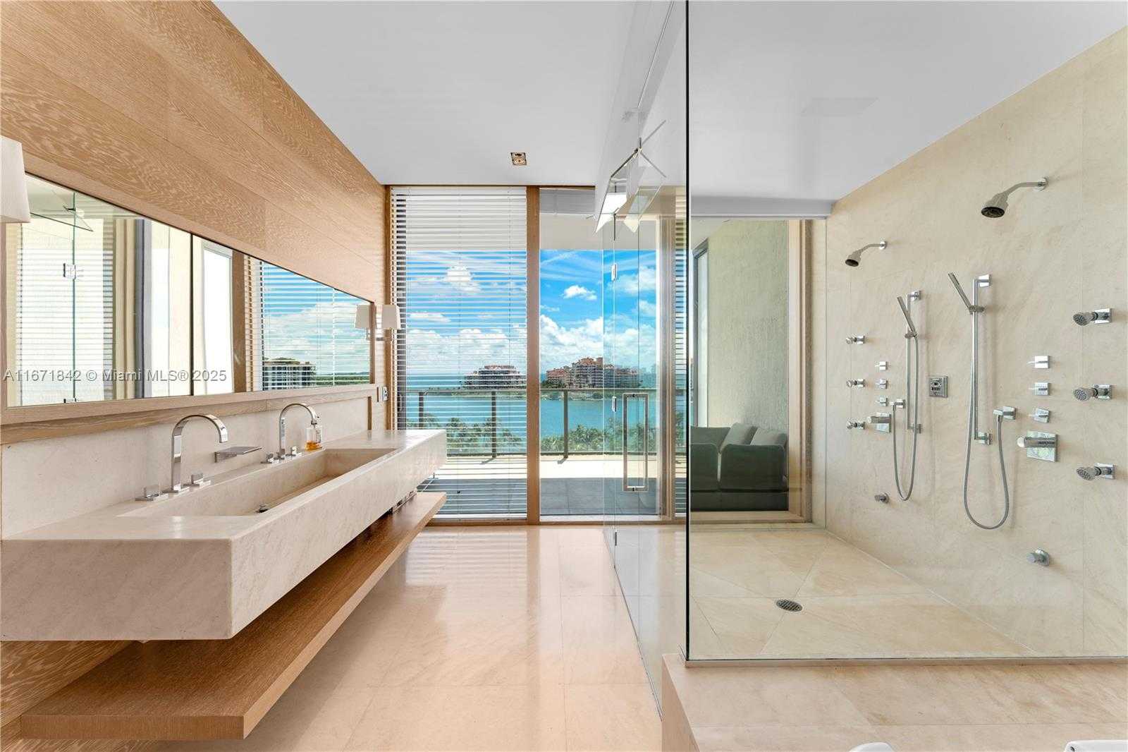 Small Image of 800 SOUTH POINTE DR #901, Miami Beach Number 13