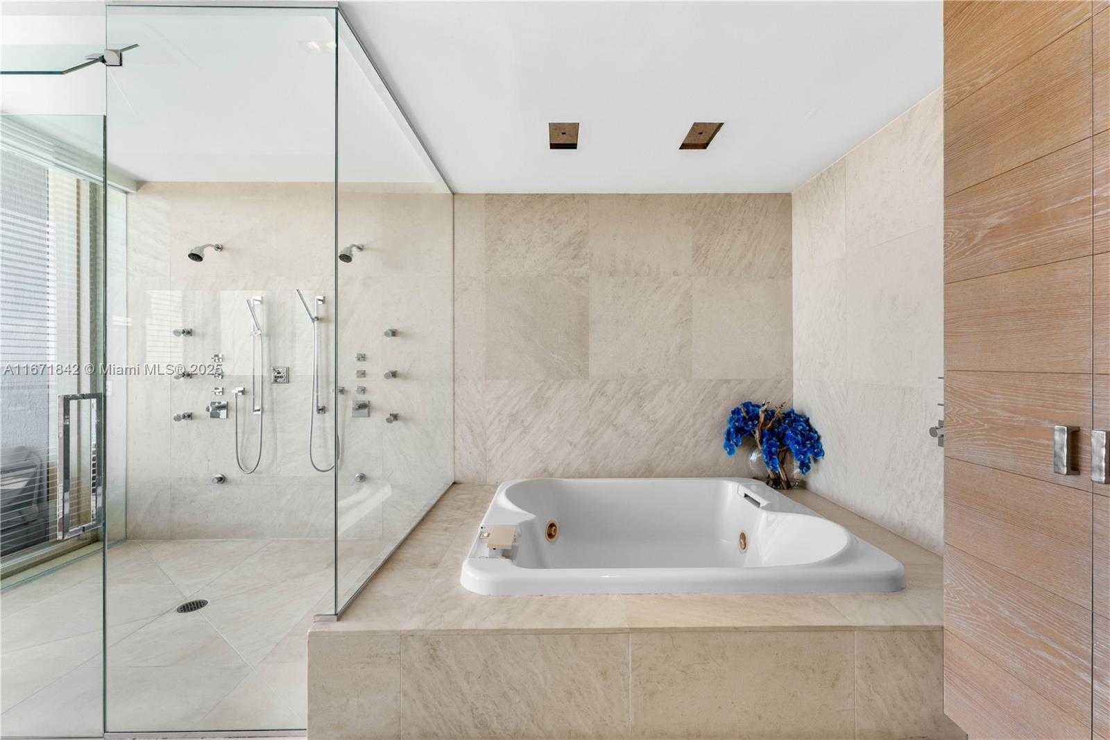 Small Image of 800 SOUTH POINTE DR #901, Miami Beach Number 14