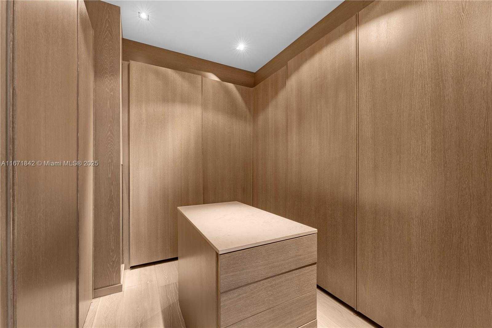 Small Image of 800 SOUTH POINTE DR #901, Miami Beach Number 15
