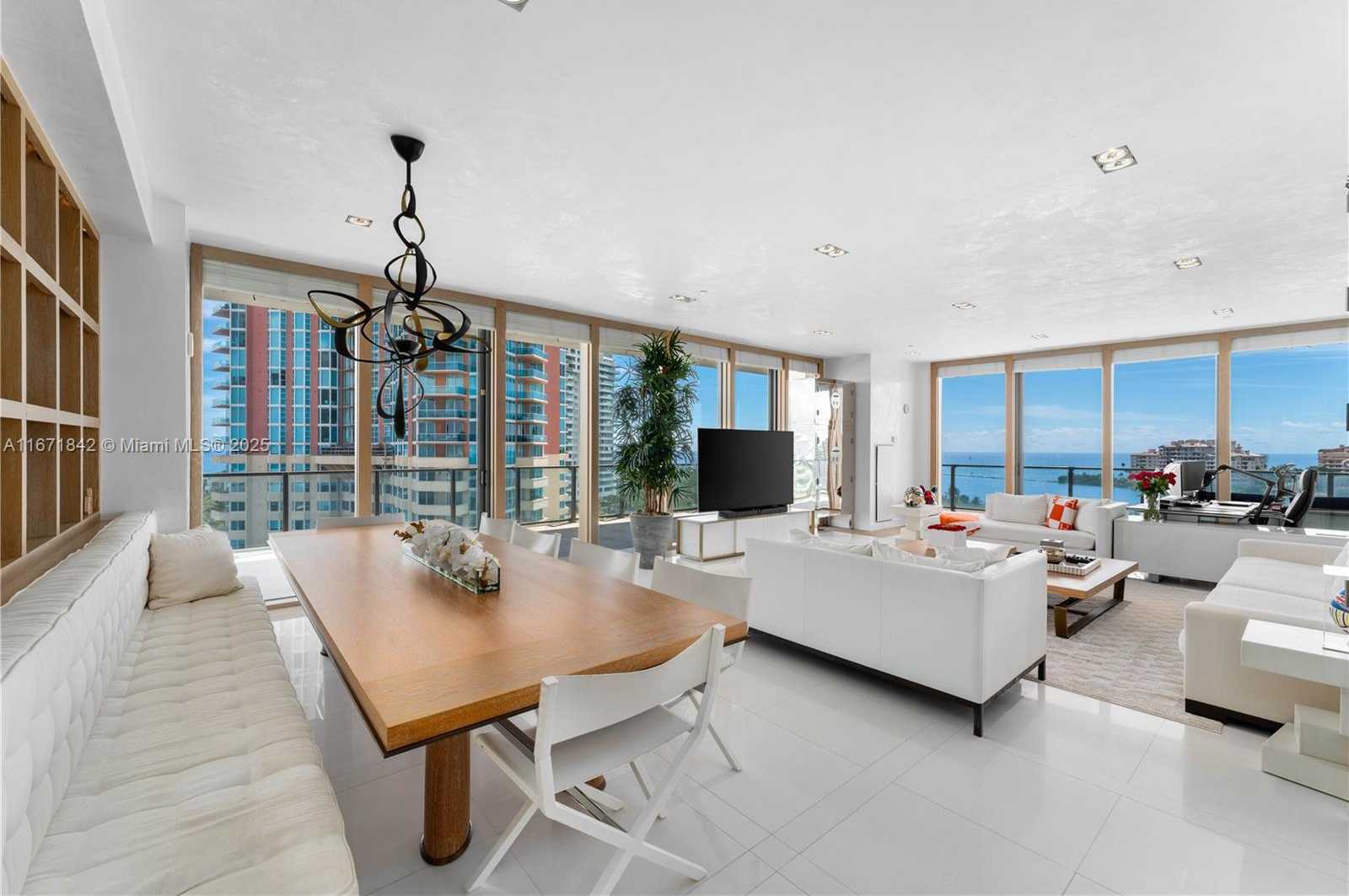 Small Image of 800 SOUTH POINTE DR #901, Miami Beach Number 2