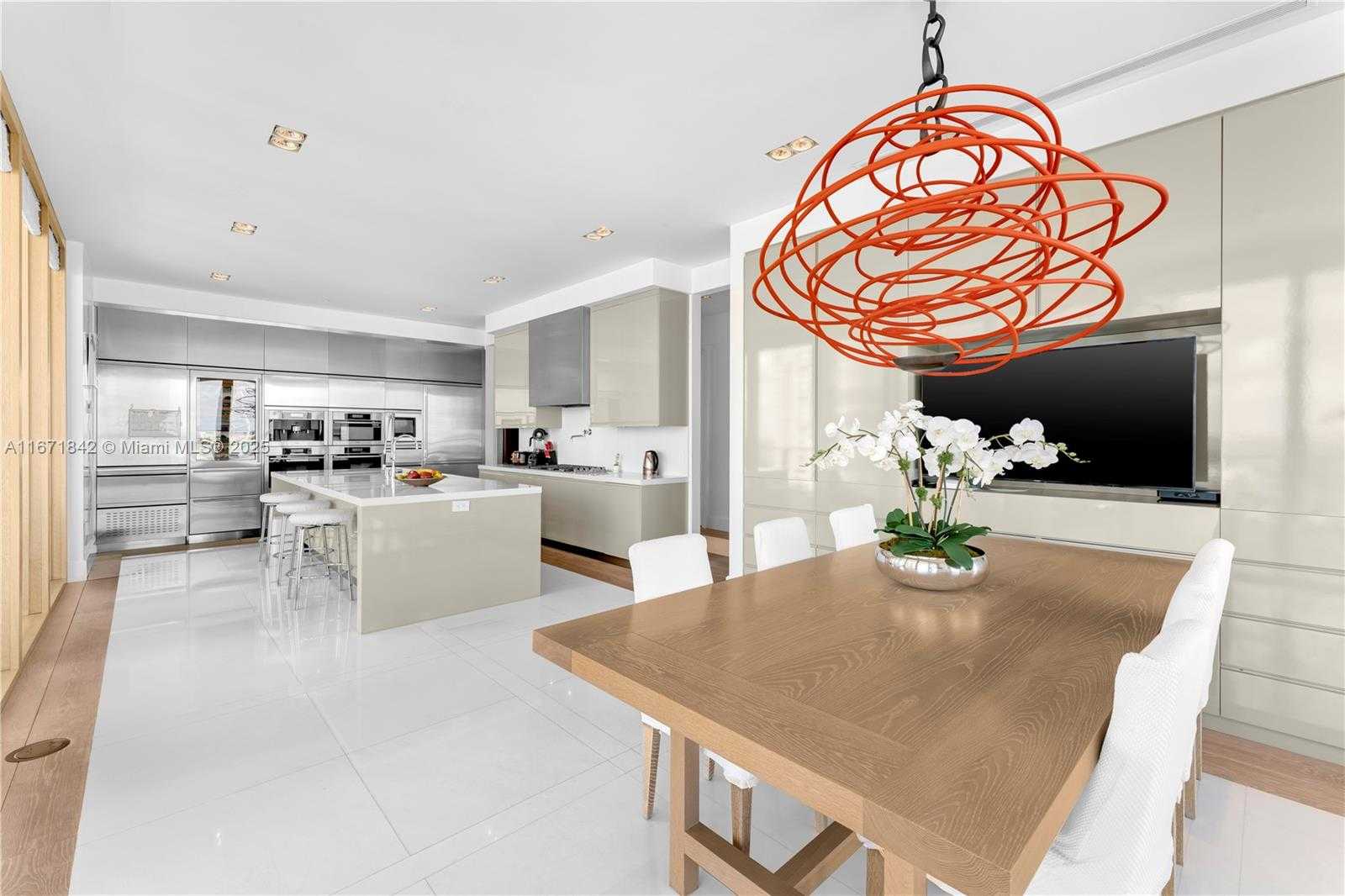 Small Image of 800 SOUTH POINTE DR #901, Miami Beach Number 3