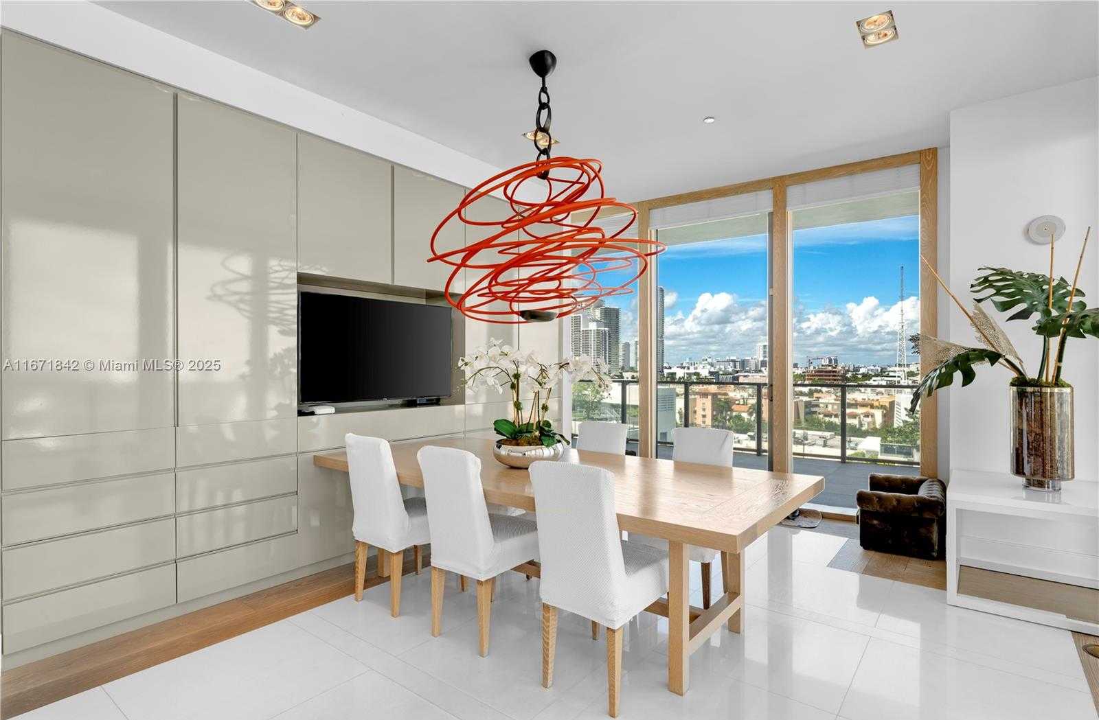 Small Image of 800 SOUTH POINTE DR #901, Miami Beach Number 4