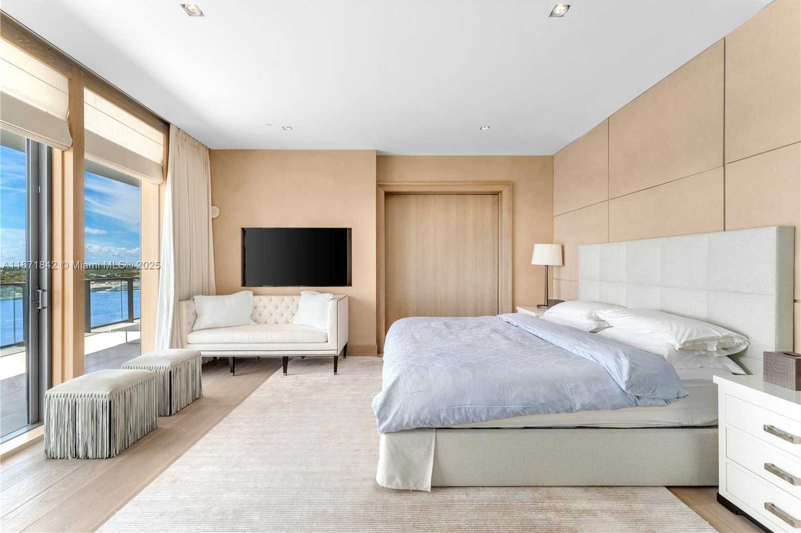 Small Image of 800 SOUTH POINTE DR #901, Miami Beach Number 7