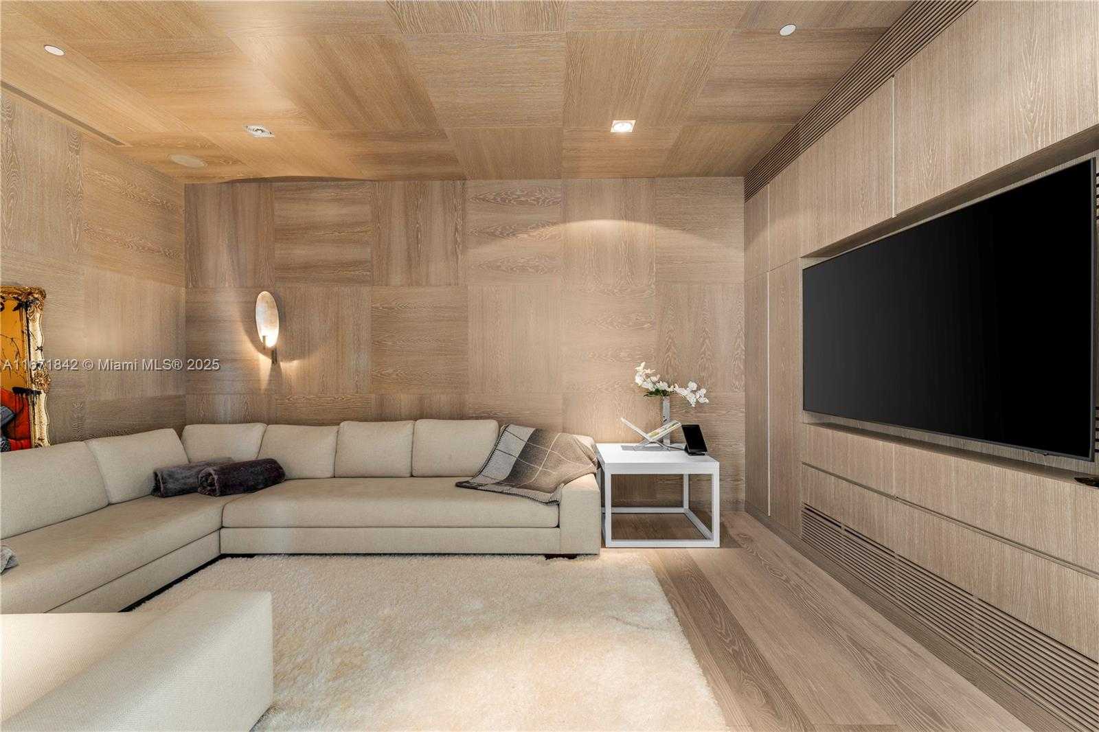 Small Image of 800 SOUTH POINTE DR #901, Miami Beach Number 8