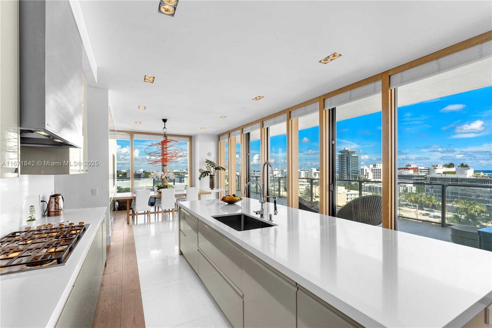 Small Image of 800 SOUTH POINTE DR #901, Miami Beach Number 9