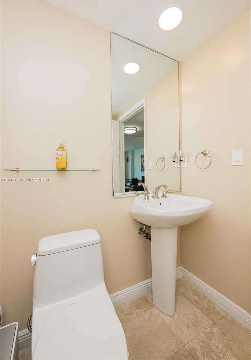 Small Image of 1745 EAST HALLANDALE BEACH BLVD #1804W, Hallandale Beach Number 35