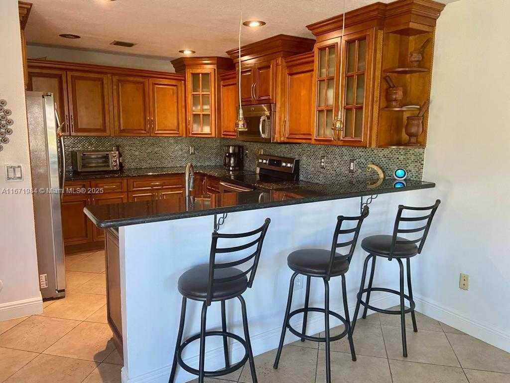 Small Image of 4046 EASTRIDGE DR, Deerfield Beach Number 10