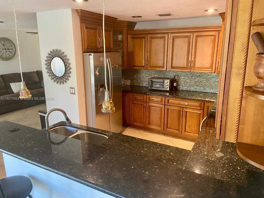 Small Image of 4046 EASTRIDGE DR, Deerfield Beach Number 11