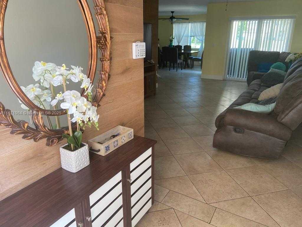 Small Image of 4046 EASTRIDGE DR, Deerfield Beach Number 12