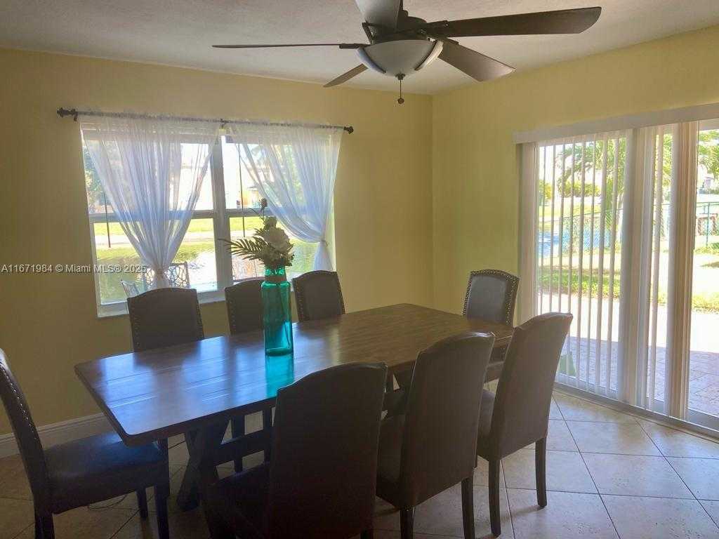 Small Image of 4046 EASTRIDGE DR, Deerfield Beach Number 14