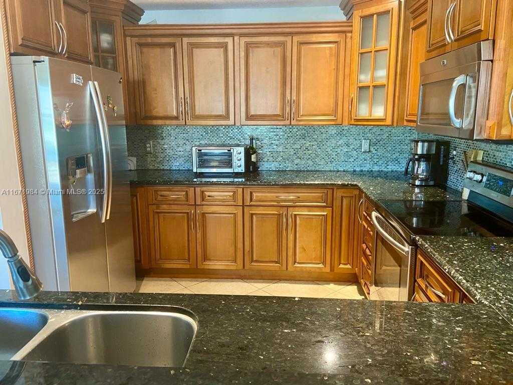 Small Image of 4046 EASTRIDGE DR, Deerfield Beach Number 17