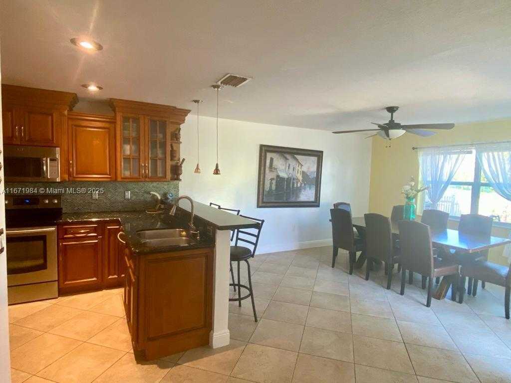 Small Image of 4046 EASTRIDGE DR, Deerfield Beach Number 19