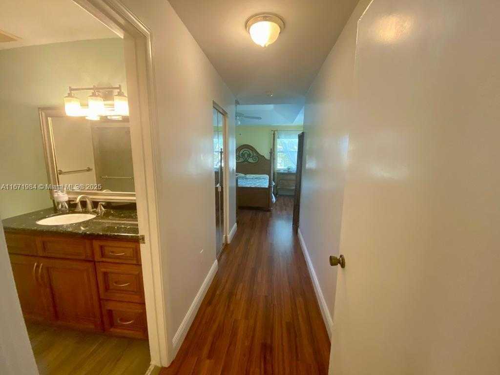 Small Image of 4046 EASTRIDGE DR, Deerfield Beach Number 27