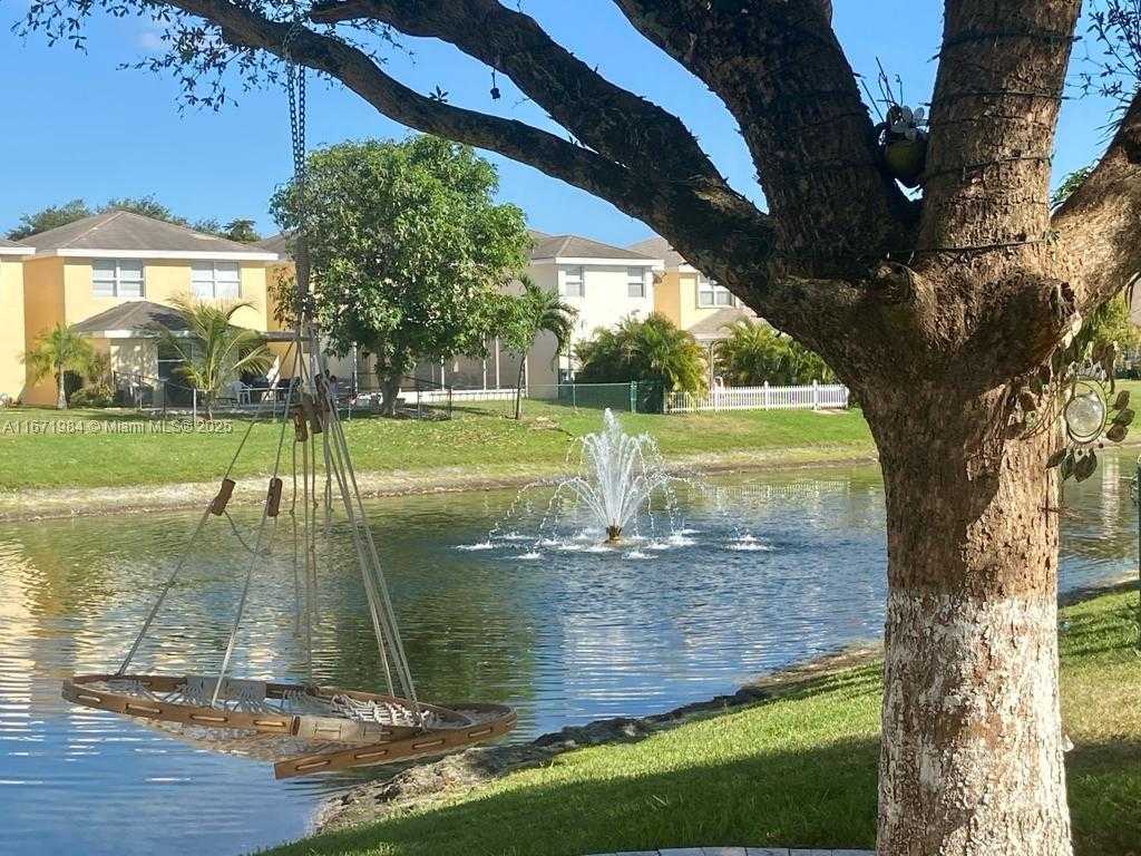 Small Image of 4046 EASTRIDGE DR, Deerfield Beach Number 3