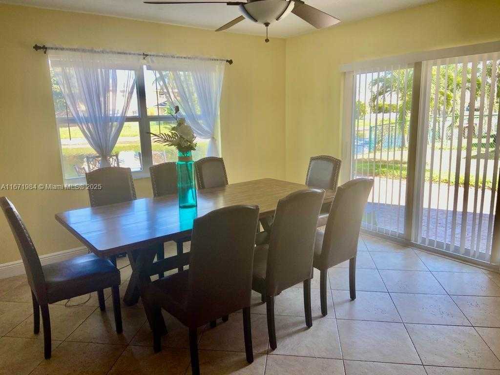 Small Image of 4046 EASTRIDGE DR, Deerfield Beach Number 5