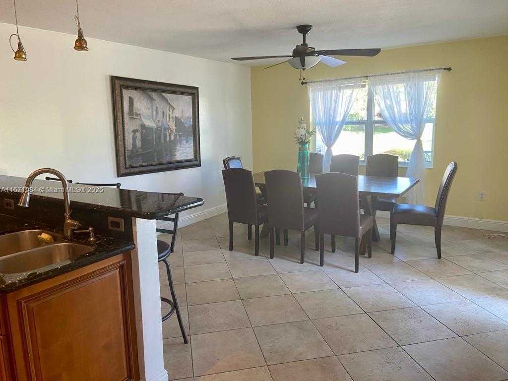Small Image of 4046 EASTRIDGE DR, Deerfield Beach Number 6