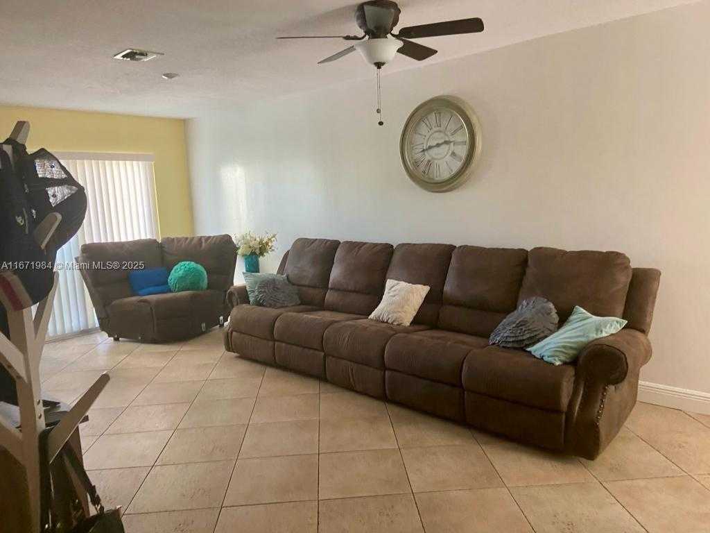 Small Image of 4046 EASTRIDGE DR, Deerfield Beach Number 8