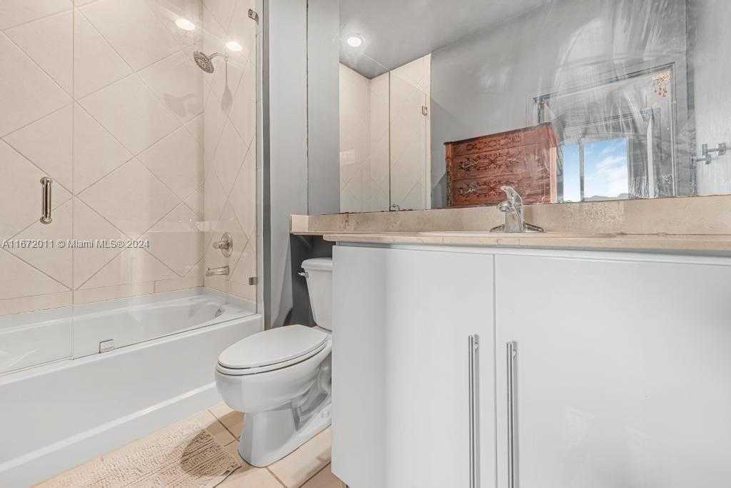 Small Image of 335 SOUTH BISCAYNE BLVD #LPH-02, Miami Number 15