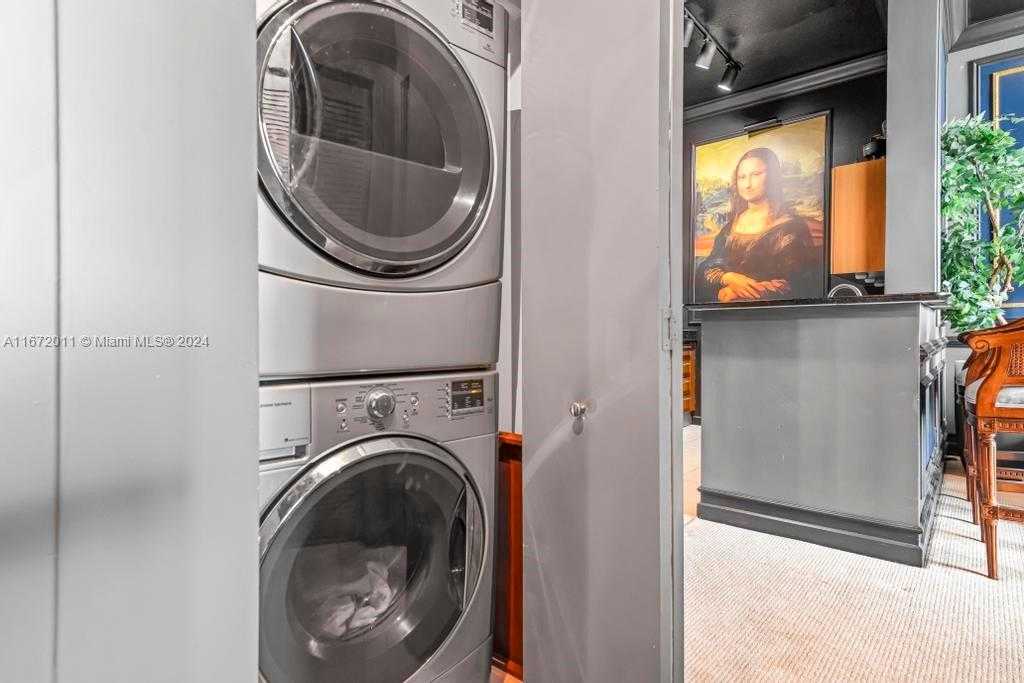 Small Image of 335 SOUTH BISCAYNE BLVD #LPH-02, Miami Number 16