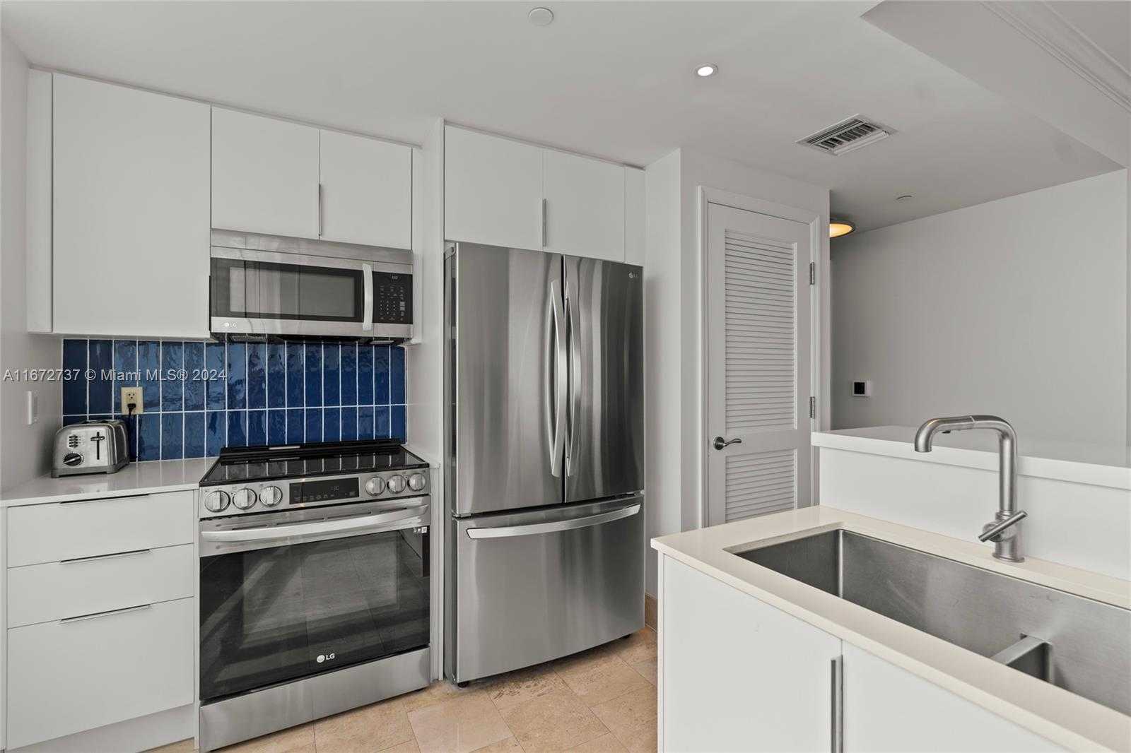 Small Image of 4401 COLLINS AVE #3202/3204, Miami Beach Number 23