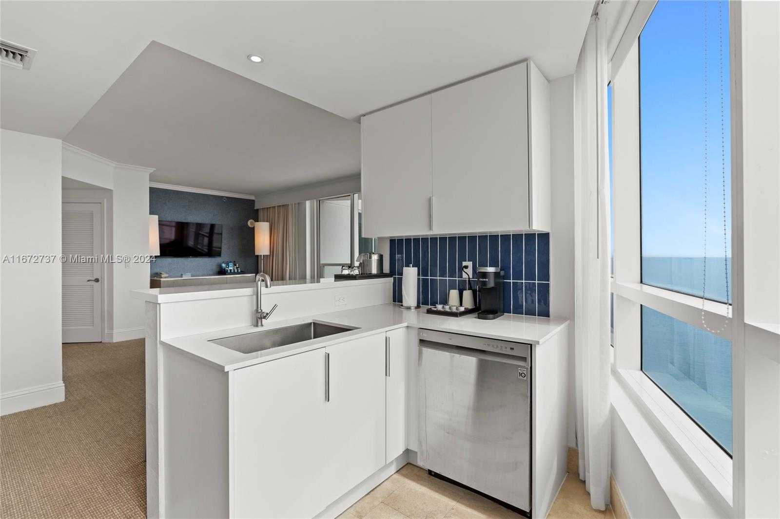 Small Image of 4401 COLLINS AVE #3202/3204, Miami Beach Number 24