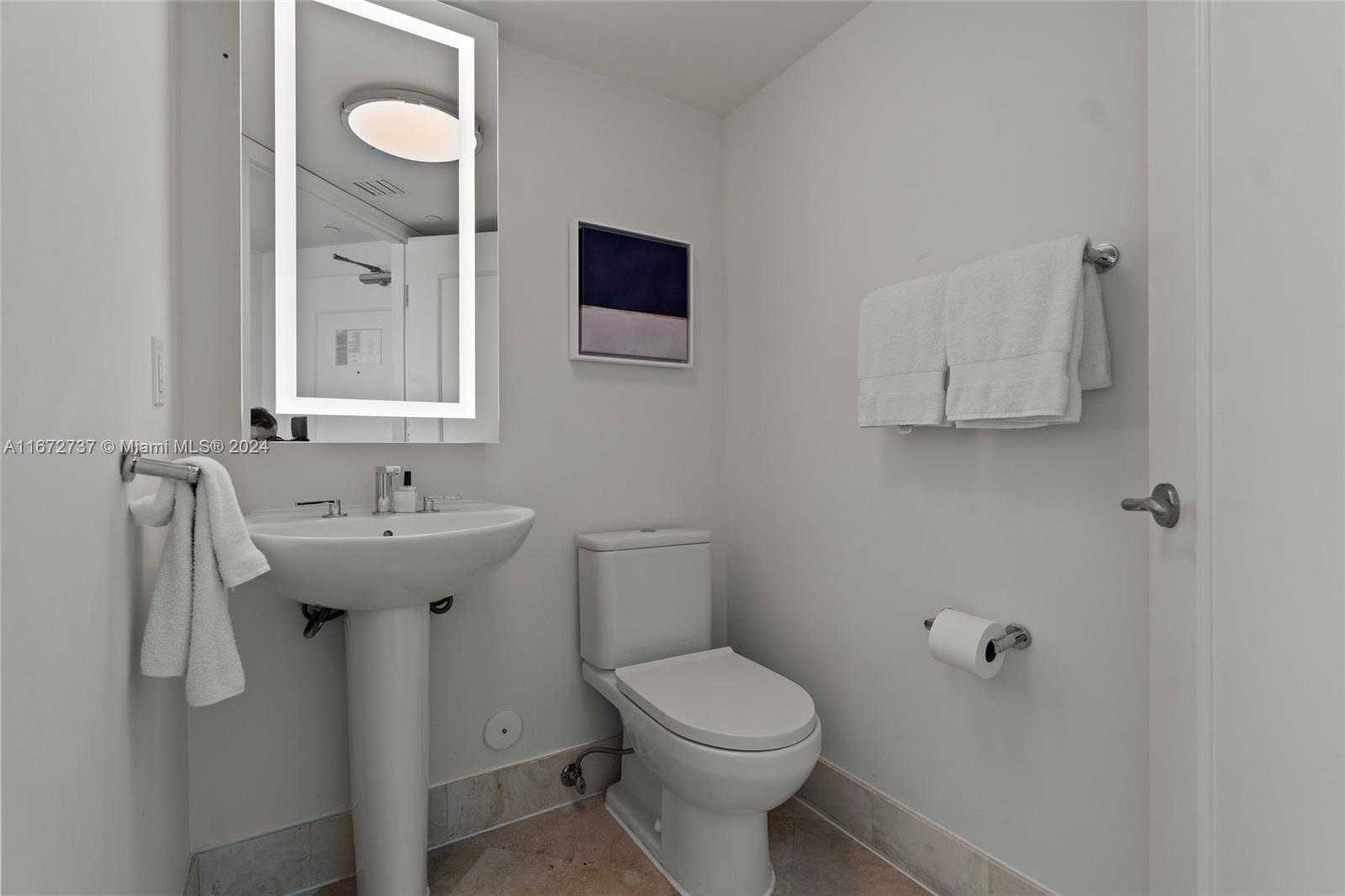 Small Image of 4401 COLLINS AVE #3202/3204, Miami Beach Number 27