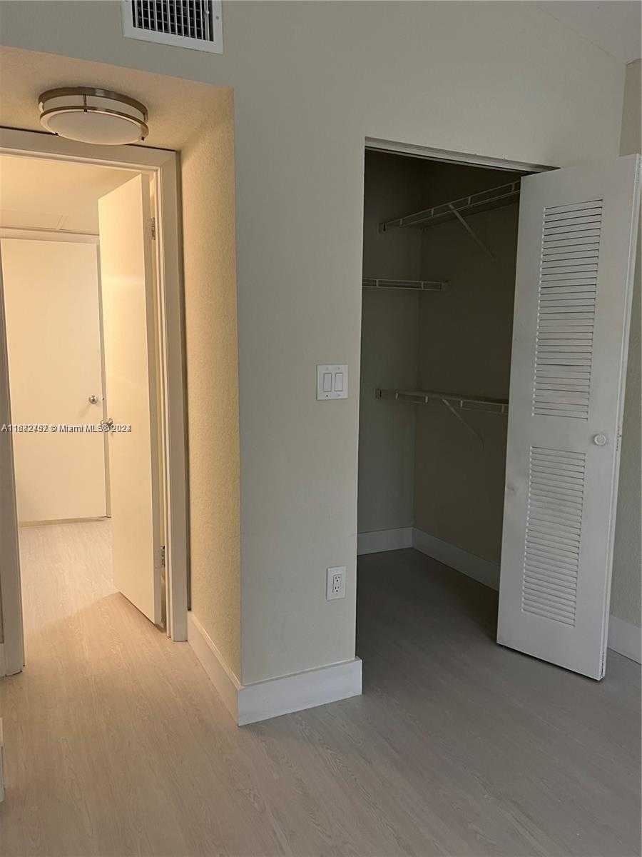 Small Image of 2811 NORTH OAKLAND FOREST DR #309, Oakland Park Number 13