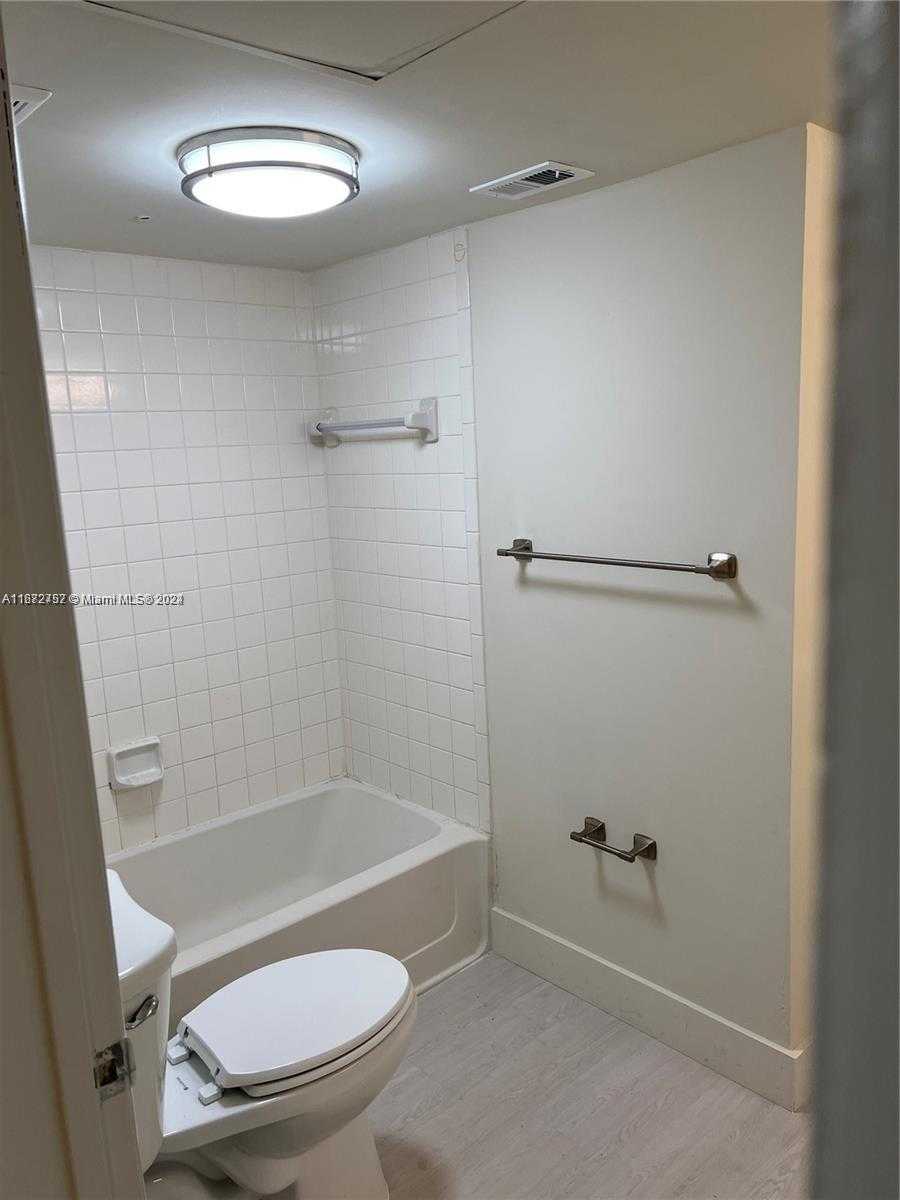 Small Image of 2811 NORTH OAKLAND FOREST DR #309, Oakland Park Number 16