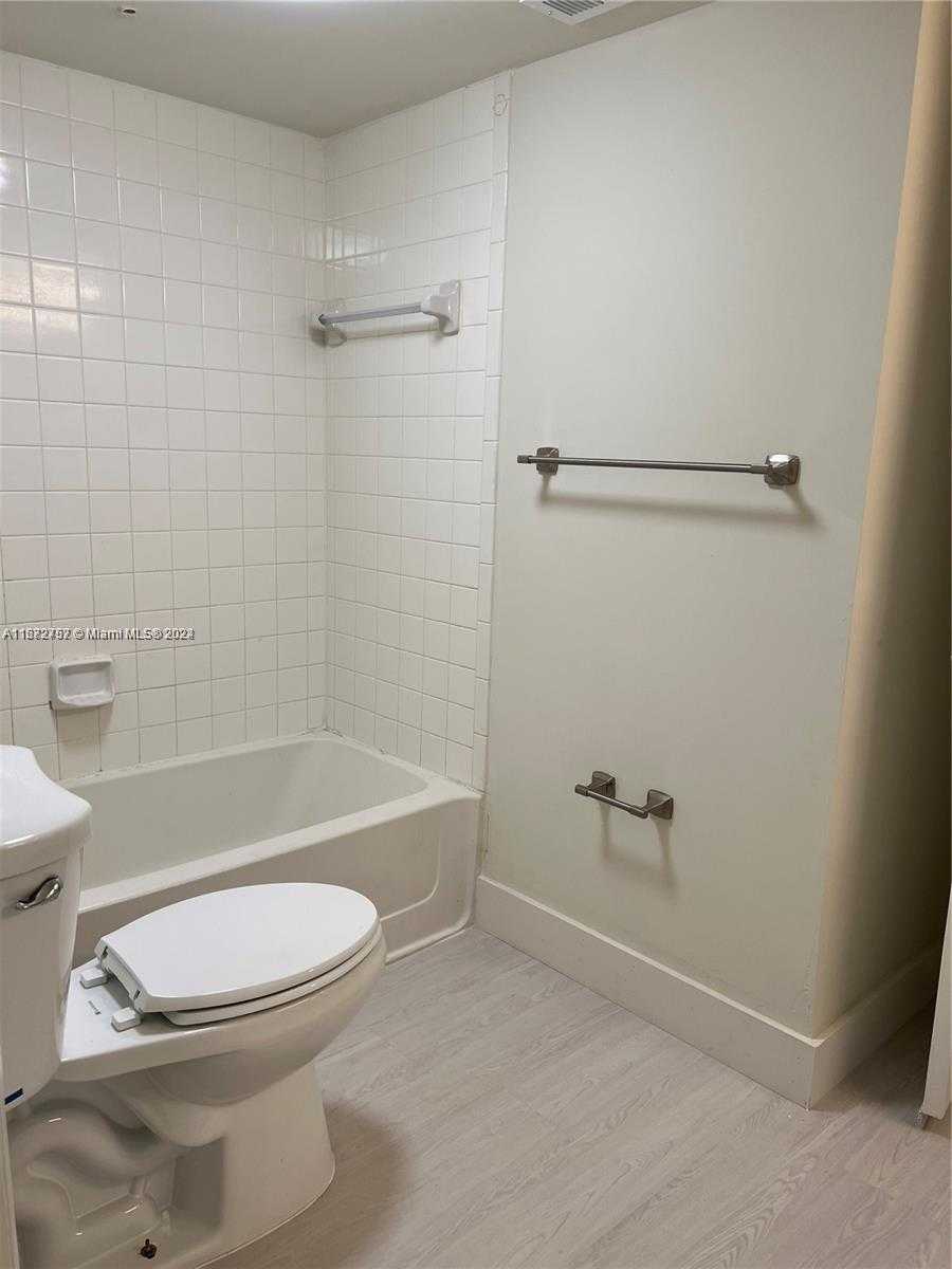 Small Image of 2811 NORTH OAKLAND FOREST DR #309, Oakland Park Number 22