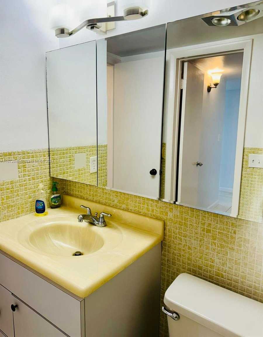 Small Image of 2930 POINT EAST DR #E512, Aventura Number 16