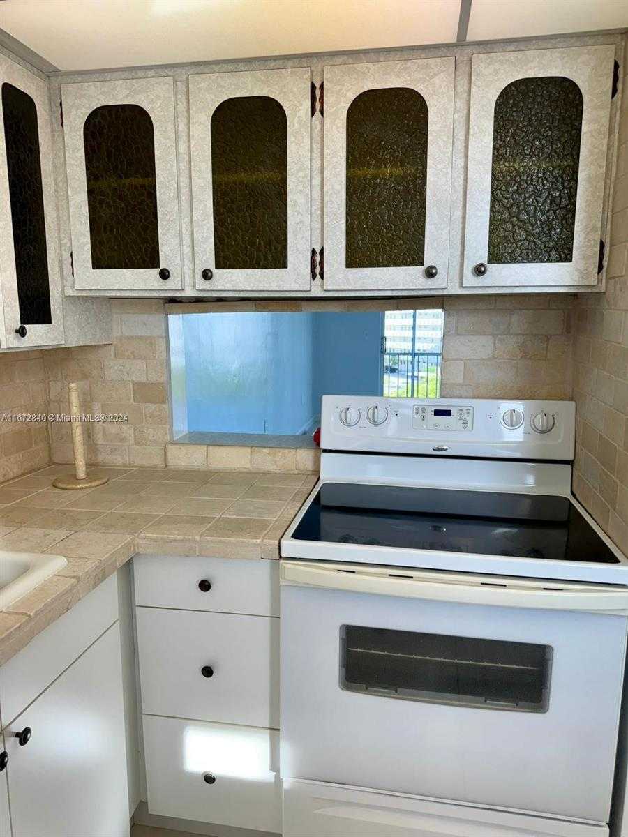 Small Image of 2930 POINT EAST DR #E512, Aventura Number 20